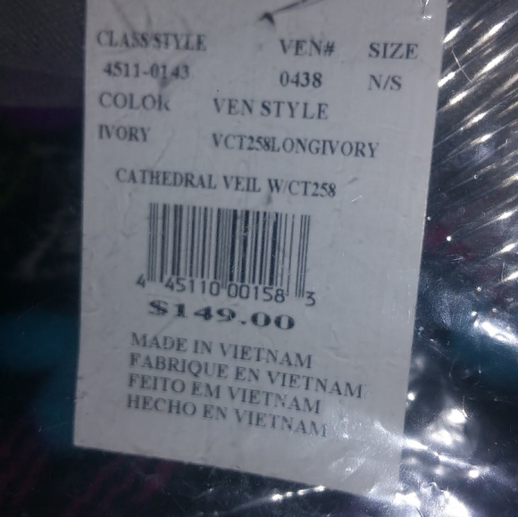 David's Bridal Wedding Gown w/ accessories - Picture 13 of 15